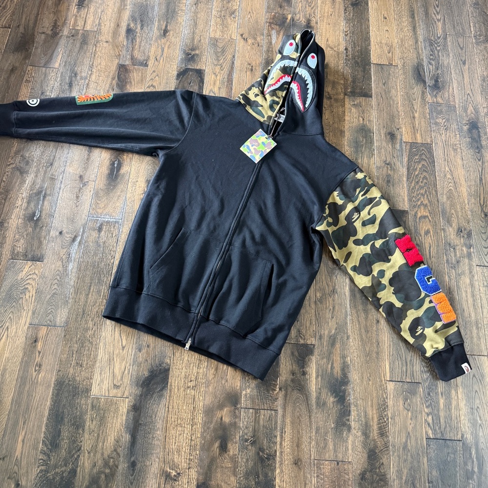 BAPE-style Shark Camo Sleeve Zip Hoodie - Black/Green